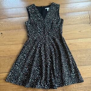 Fit & Flare Knee Length Scalloped V Neck Dress Splatter Black SZ 12 Skater